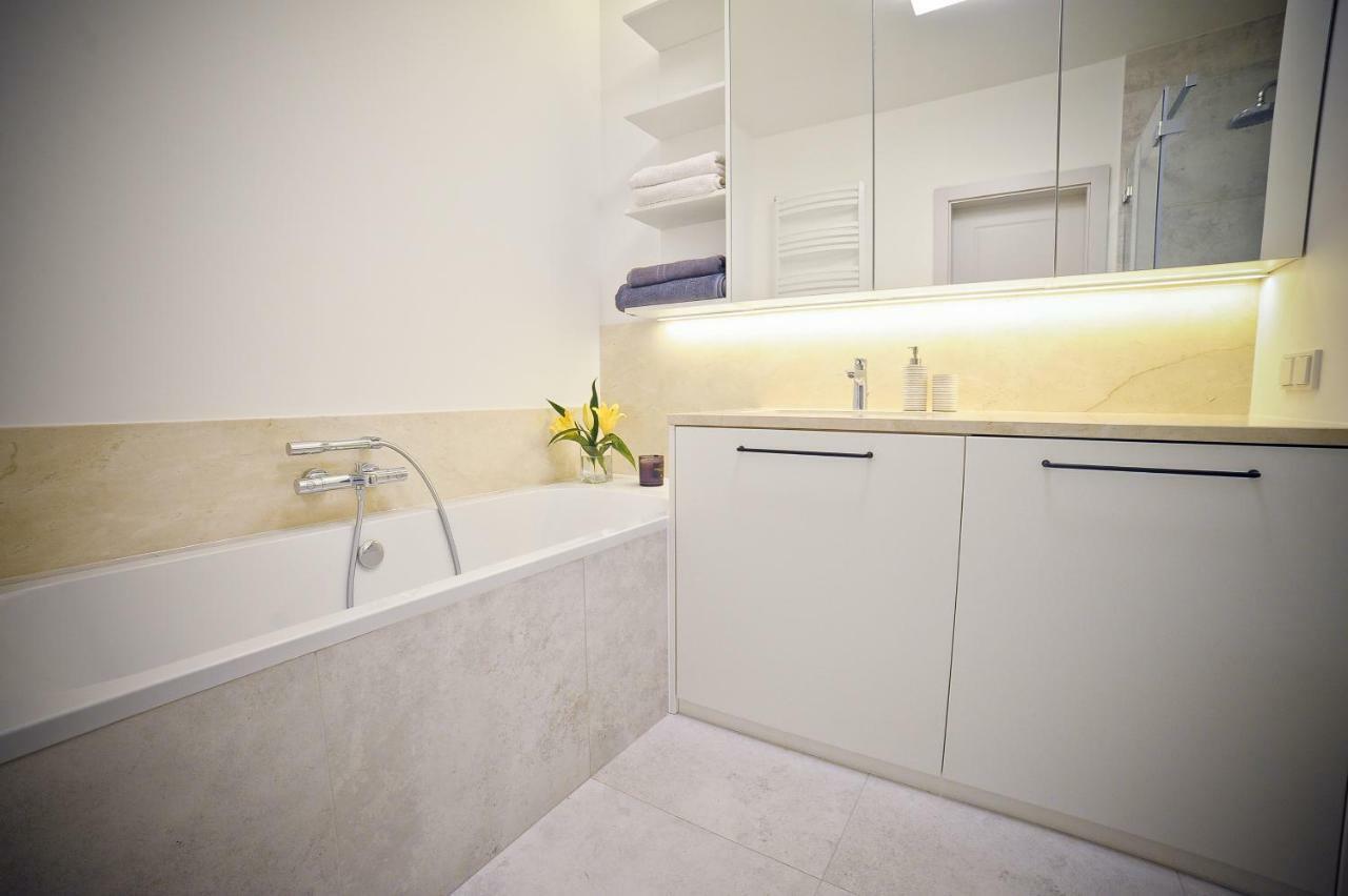 Luna Apartment Deluxe Danzica Esterno foto